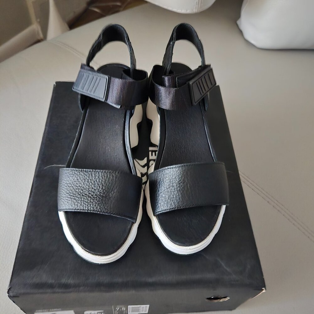 Sorel Kinetic Sandal 7.5